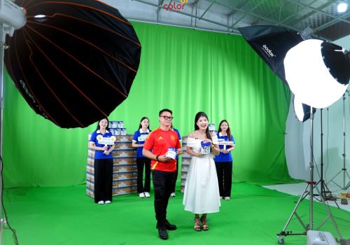 Làm sao để livestream sản phẩm của bạn không mờ nhạt giữa hàng ngàn đối thủ? 